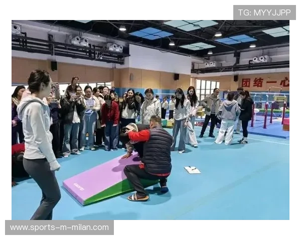 体操俱乐部举办家长参与公开课增进沟通，体操俱乐部邀请赛